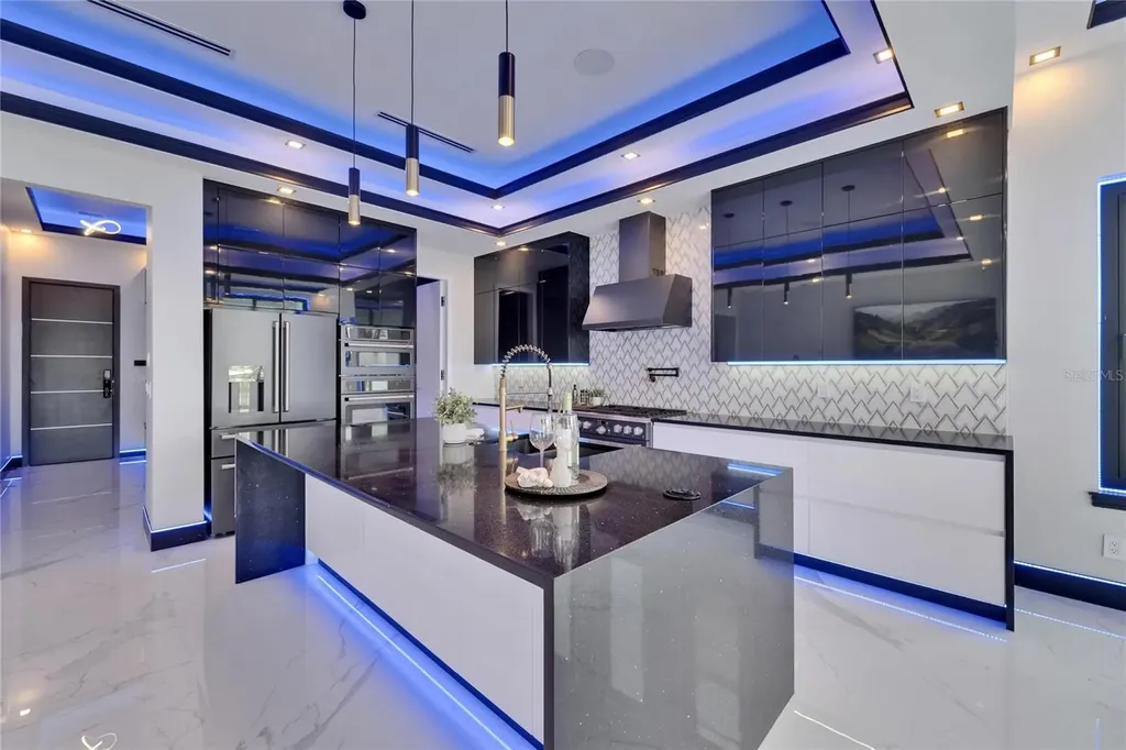 6530 Simone Shores Circle Apollo Beach FL 33572