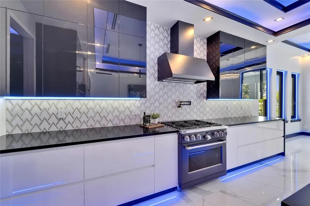 6530 Simone Shores Circle Apollo Beach FL 33572