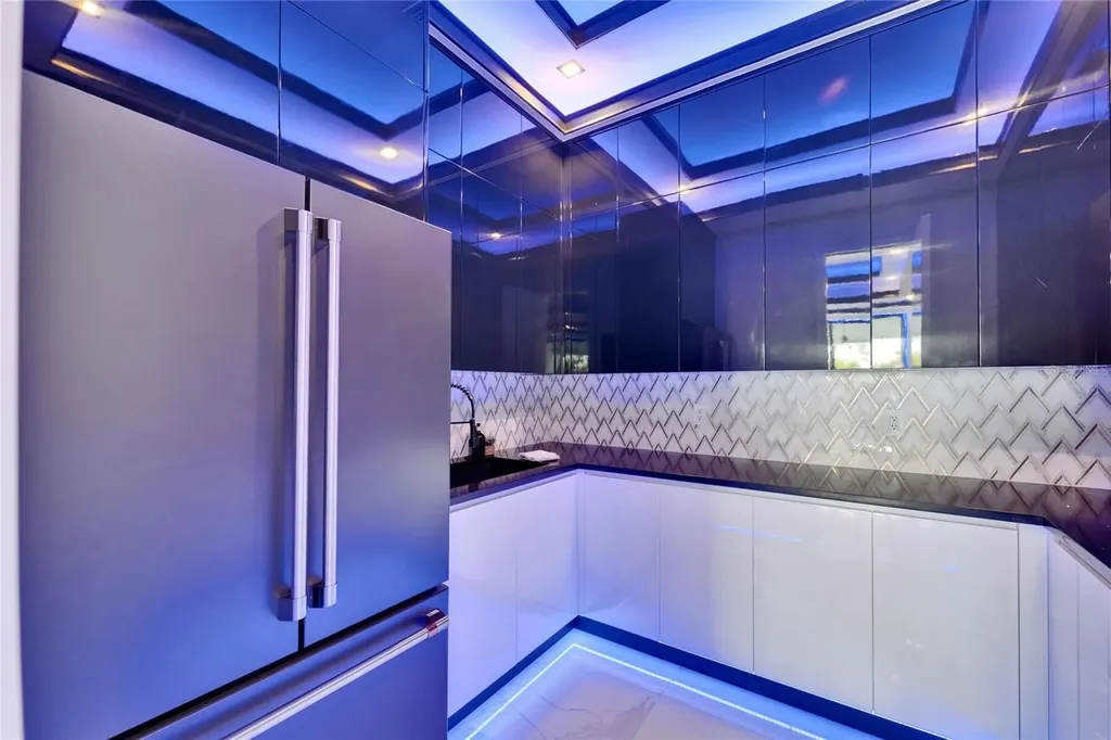 6530 Simone Shores Circle Apollo Beach FL 33572