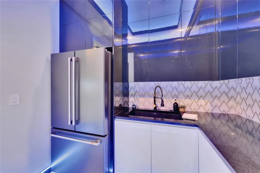 6530 Simone Shores Circle Apollo Beach FL 33572