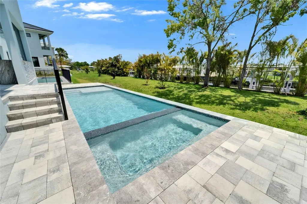 6530 Simone Shores Circle Apollo Beach FL 33572