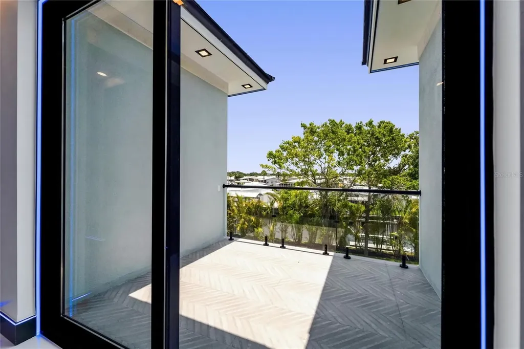 6530 Simone Shores Circle Apollo Beach FL 33572