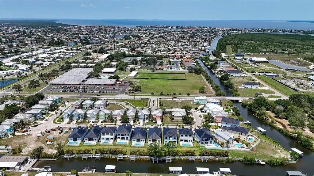 6530 Simone Shores Circle Apollo Beach FL 33572