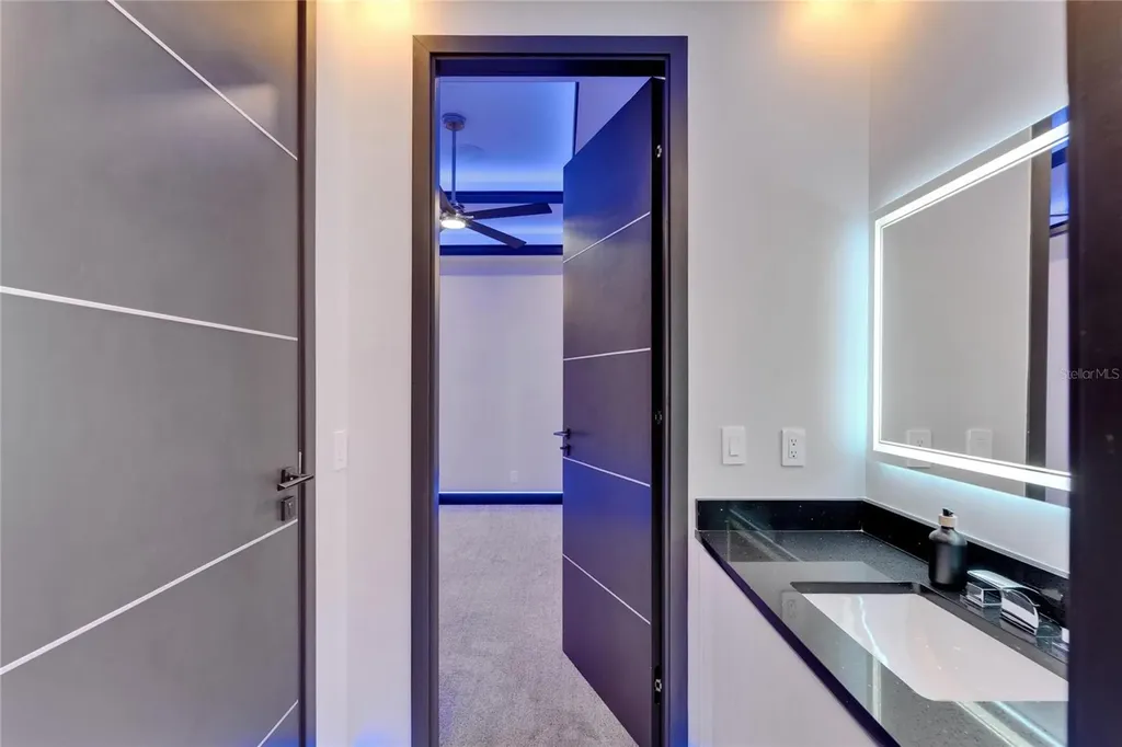 6530 Simone Shores Circle Apollo Beach FL 33572