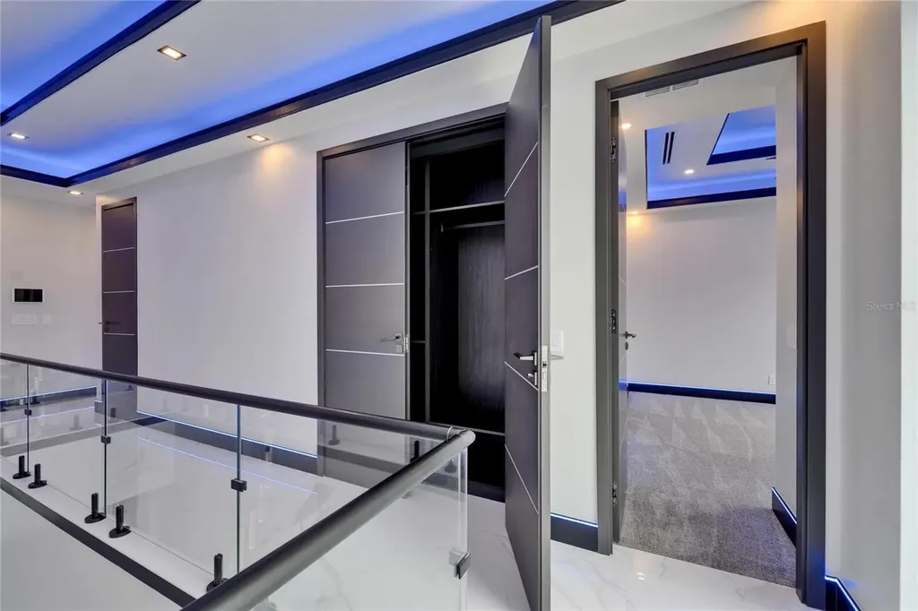 6530 Simone Shores Circle Apollo Beach FL 33572