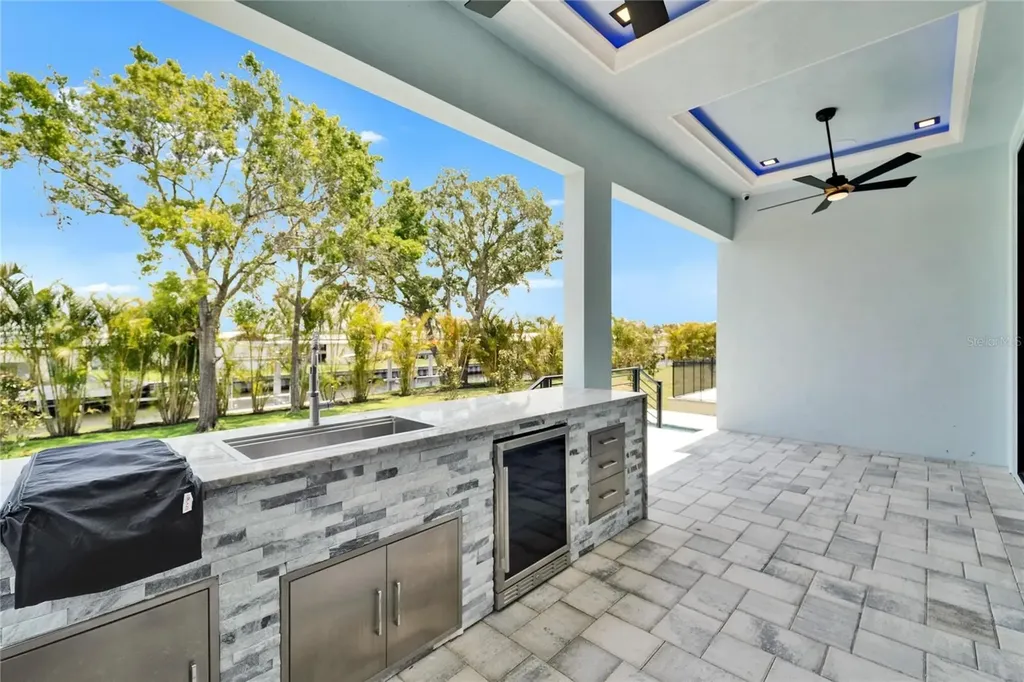 6530 Simone Shores Circle Apollo Beach FL 33572