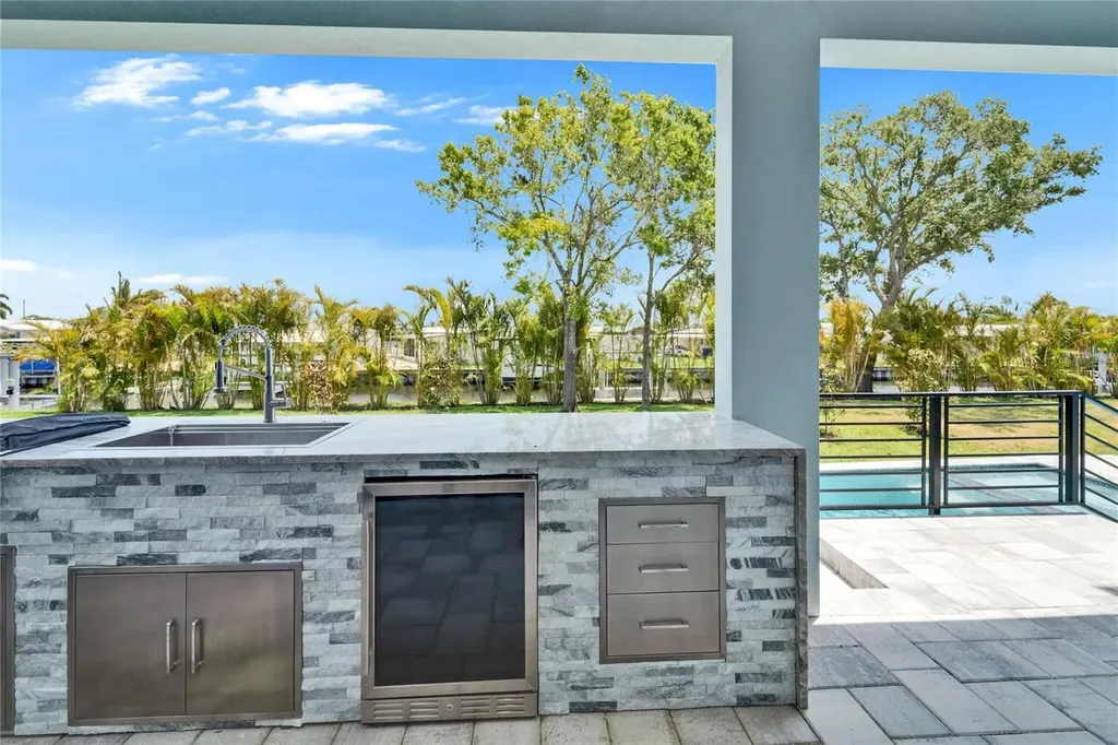 6530 Simone Shores Circle Apollo Beach FL 33572