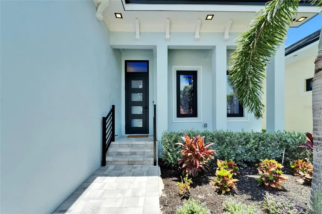 6530 Simone Shores Circle Apollo Beach FL 33572