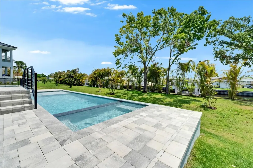 6530 Simone Shores Circle Apollo Beach FL 33572