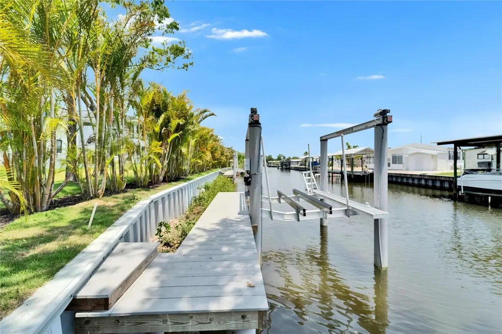 6530 Simone Shores Circle Apollo Beach FL 33572