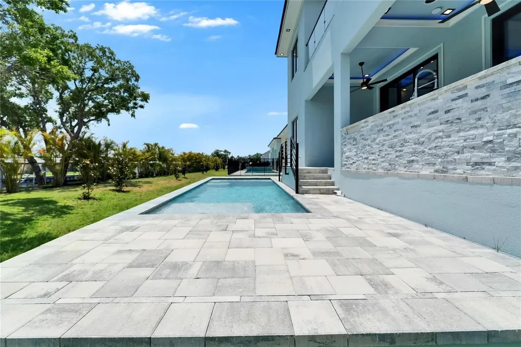 6530 Simone Shores Circle Apollo Beach FL 33572