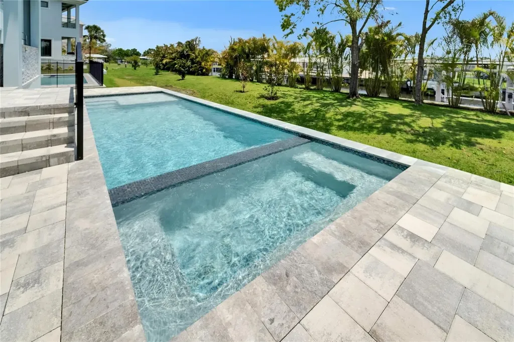 6530 Simone Shores Circle Apollo Beach FL 33572