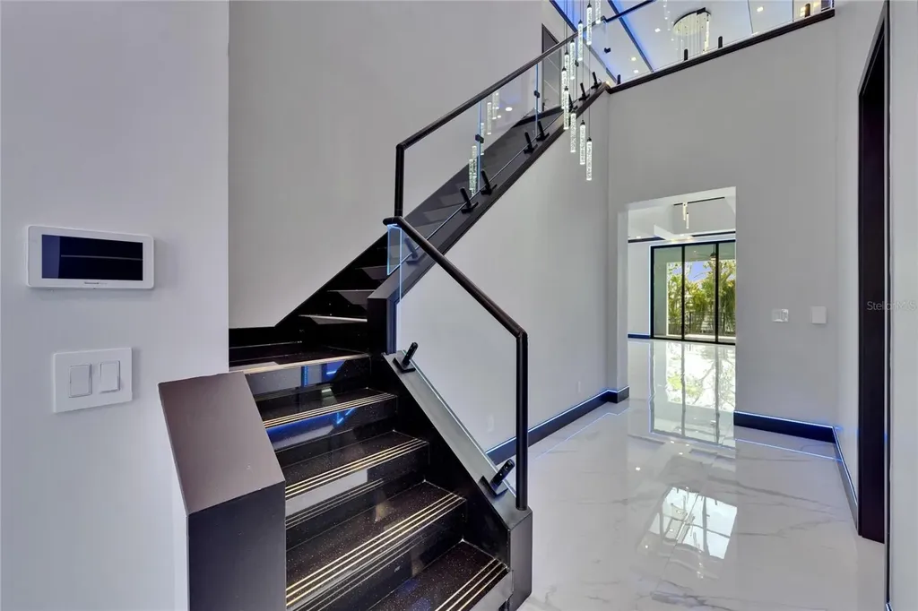 6530 Simone Shores Circle Apollo Beach FL 33572