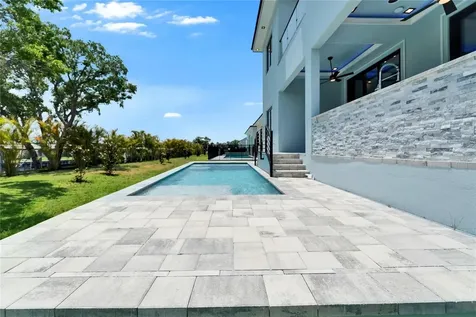 6530 Simone Shores Circle Apollo Beach FL 33572
