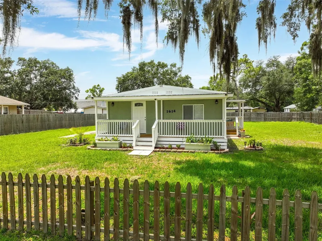 1614 Shepherd Lane Intercession City FL 33848
