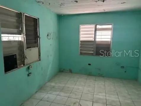 165 Calle Rey Fernando Com. Villa Colombo Vega Baja PR 00693