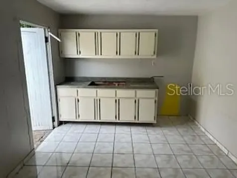165 Calle Rey Fernando Com. Villa Colombo Vega Baja PR 00693