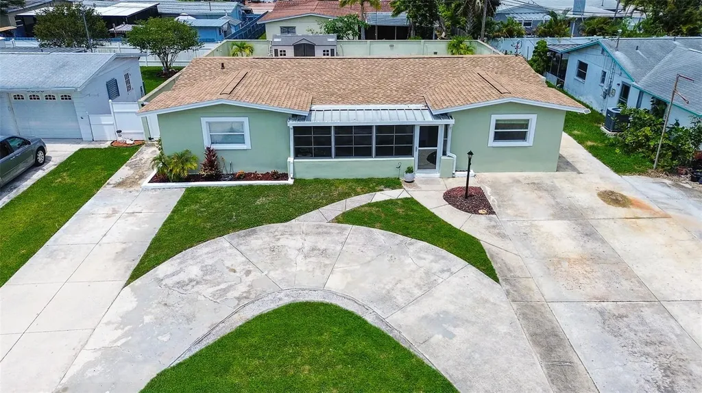 5672 62nd Way N St Petersburg FL 33709