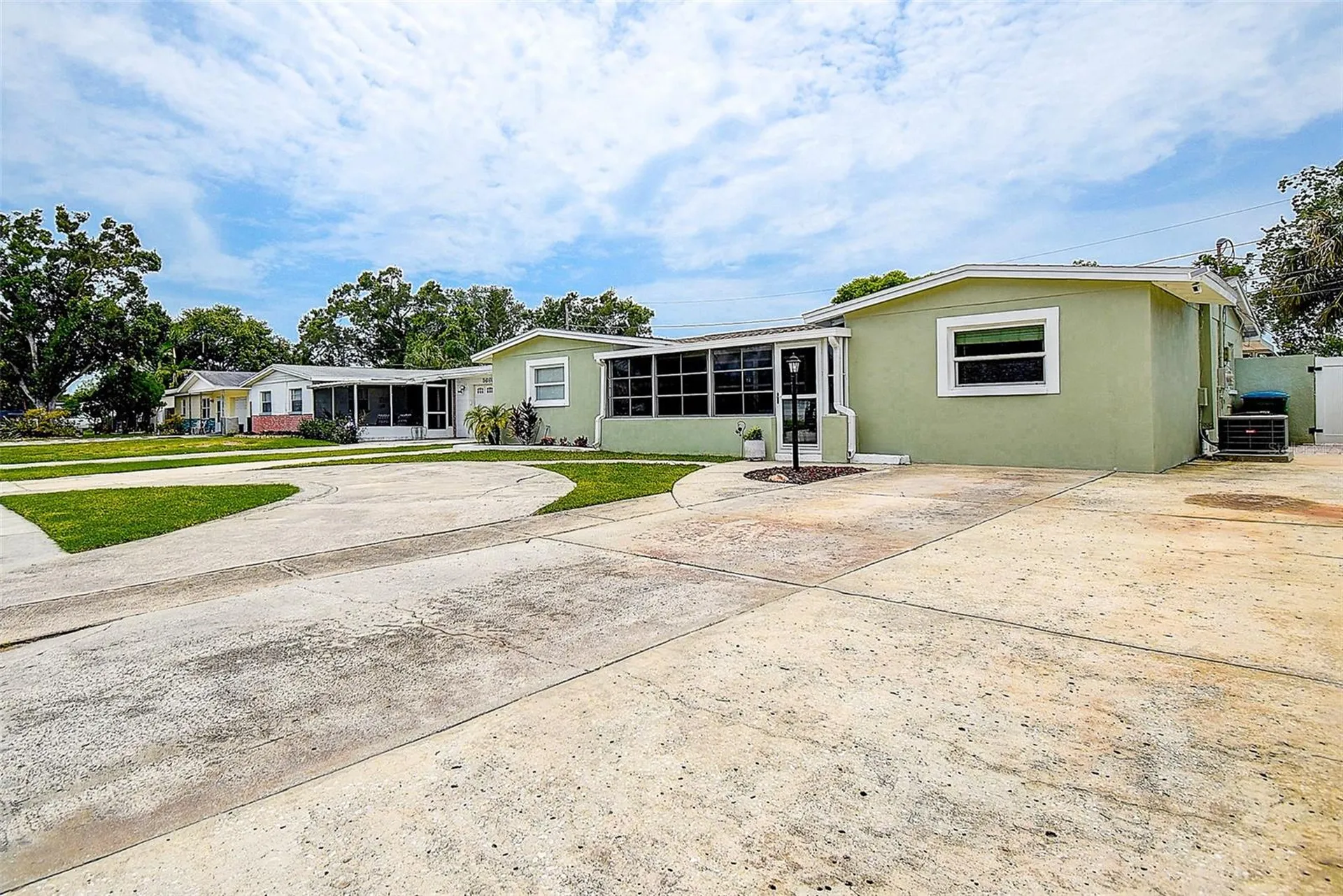 5672 62nd Way N St Petersburg FL 33709