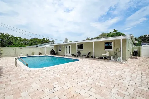 5672 62nd Way N St Petersburg FL 33709