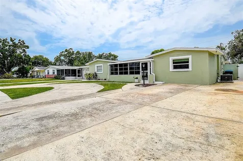5672 62nd Way N St Petersburg FL 33709