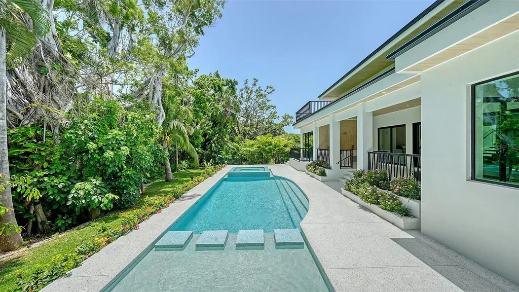 1607 Flower Drive Sarasota FL 34239