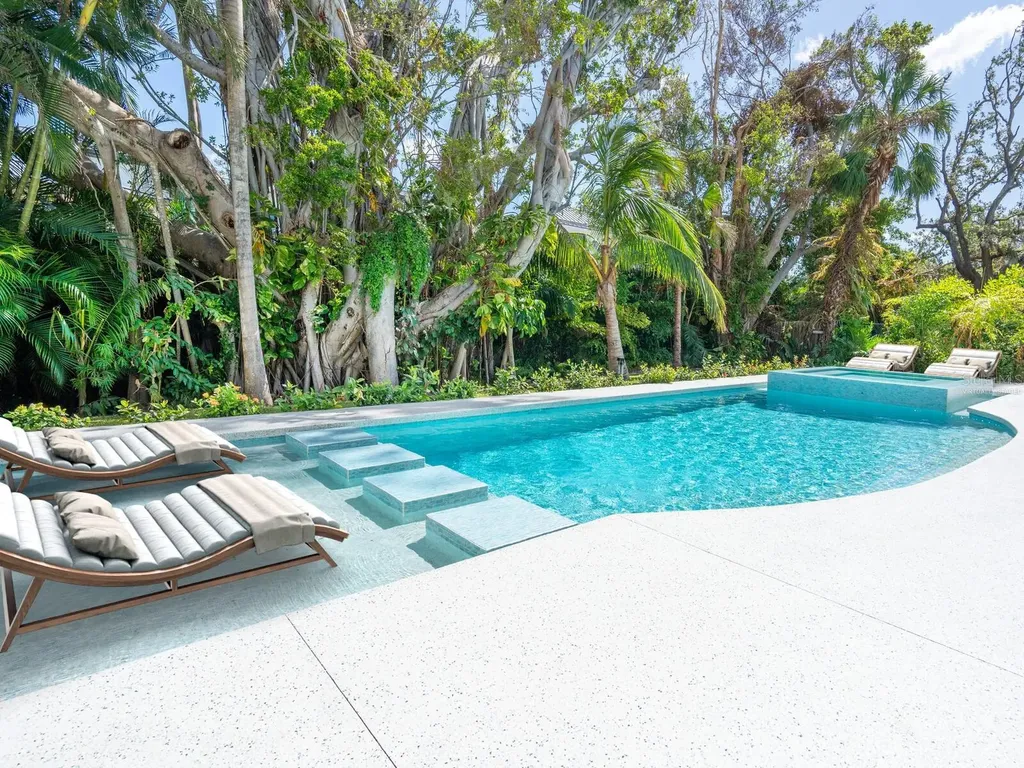 1607 Flower Drive Sarasota FL 34239