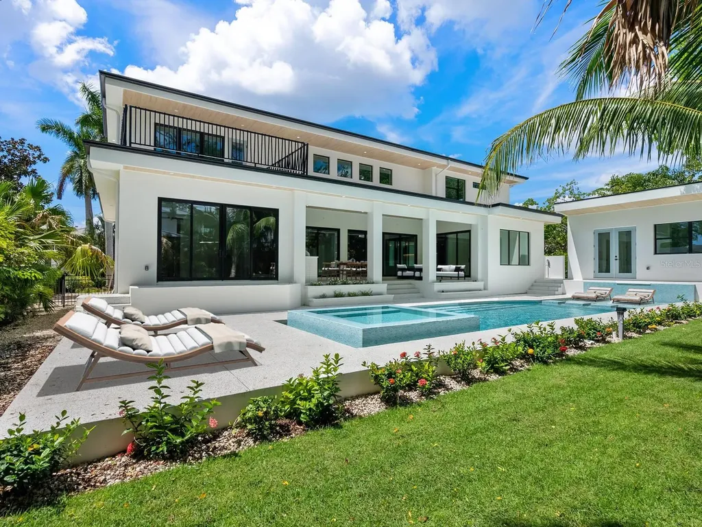 1607 Flower Drive Sarasota FL 34239