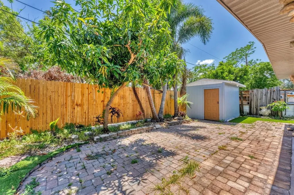 513 25th Avenue W Bradenton FL 34205