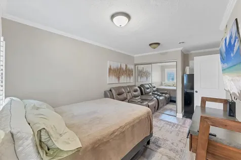 513 25th Avenue W Bradenton FL 34205