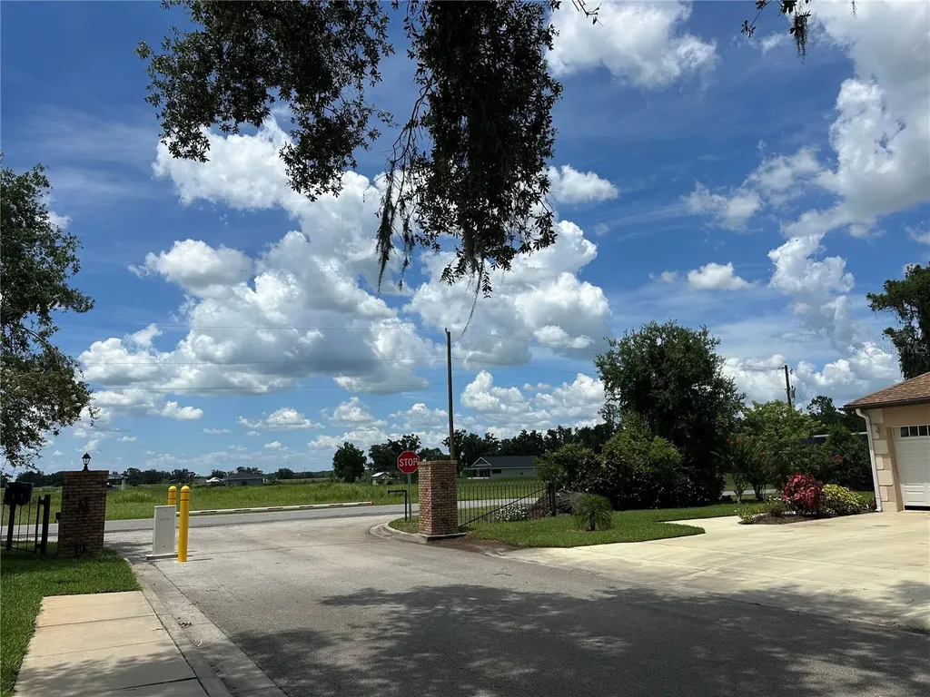 3192 Oaks Bend Bowling Green FL 33834