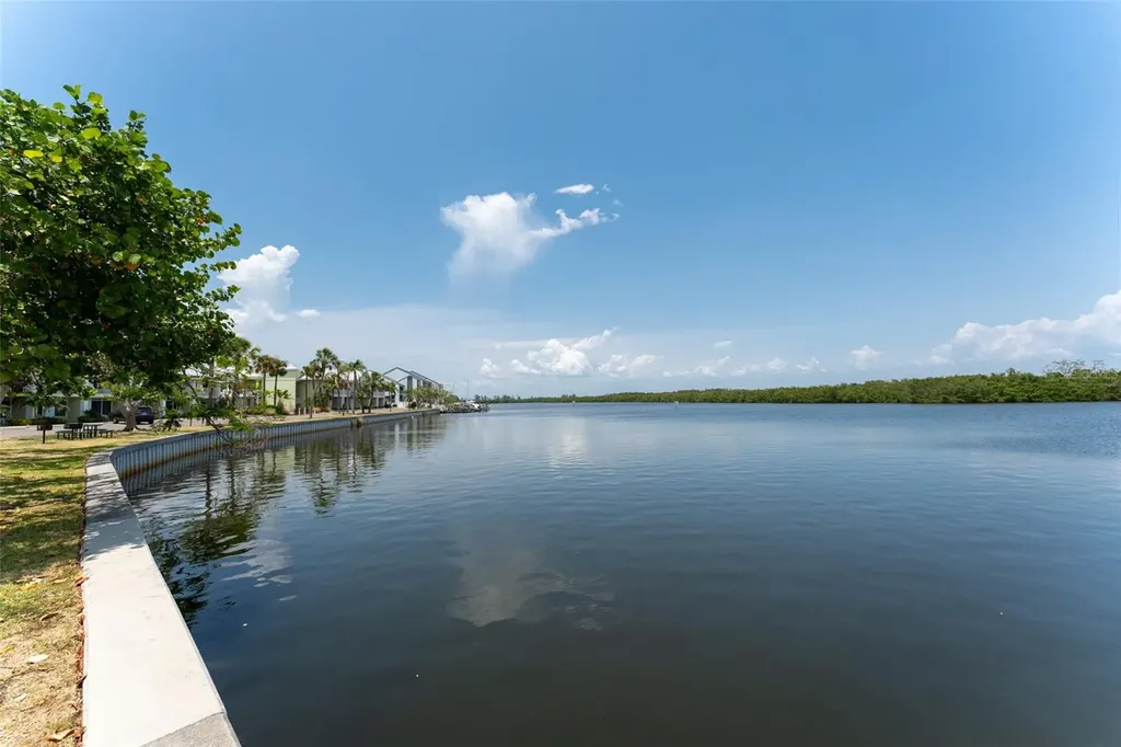 611 Destiny Drive Ruskin FL 33570