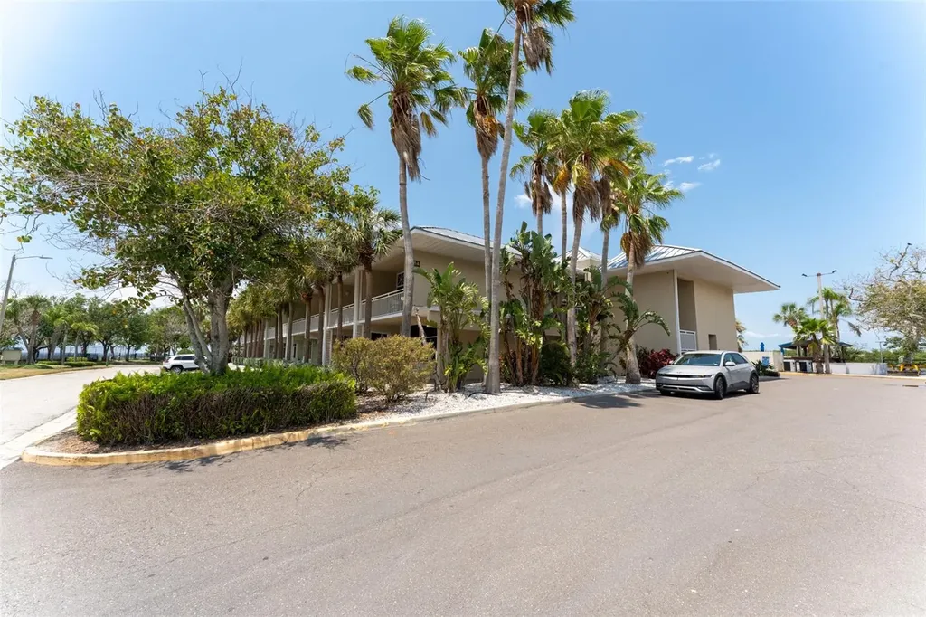 611 Destiny Drive Ruskin FL 33570