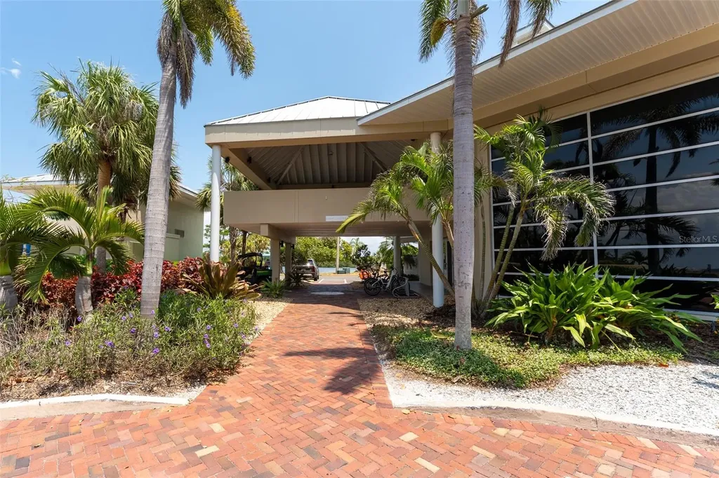 611 Destiny Drive Ruskin FL 33570