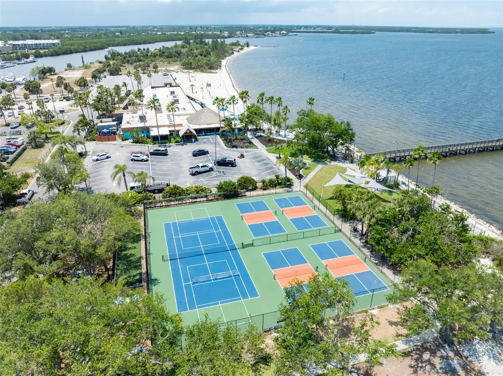 611 Destiny Drive Ruskin FL 33570