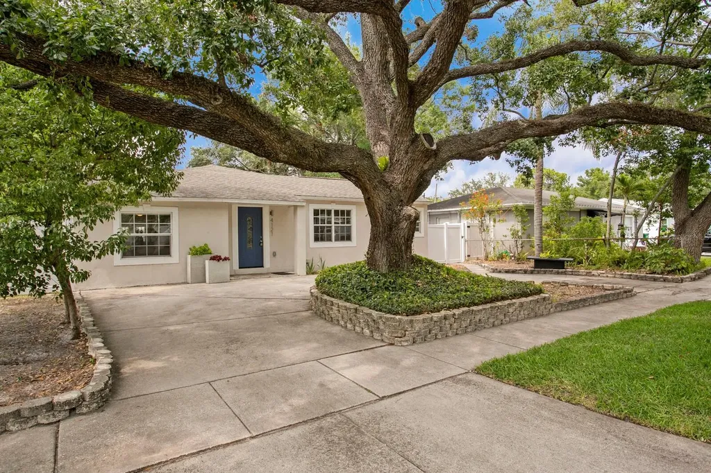 4121 W San Nicholas Street Tampa FL 33629