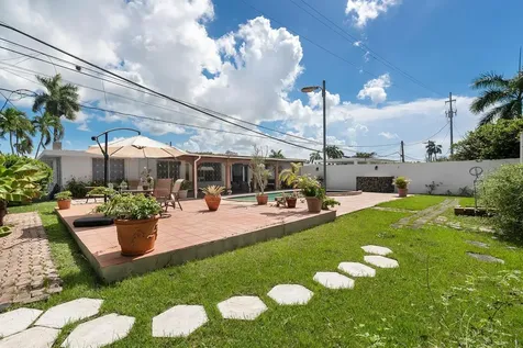 Urb. Torrimar Paseo De La Alhambra Guaynabo PR 00966