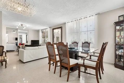 Urb. Torrimar Paseo De La Alhambra Guaynabo PR 00966