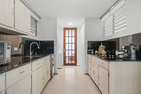 Urb. Torrimar Paseo De La Alhambra Guaynabo PR 00966