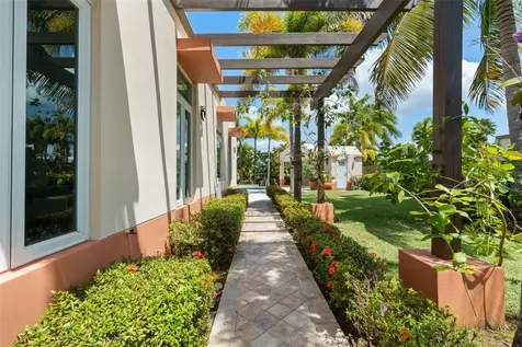 5 Paseo Las Palmas Dorado PR 00646