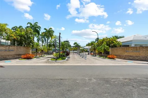 5 Paseo Las Palmas Dorado PR 00646