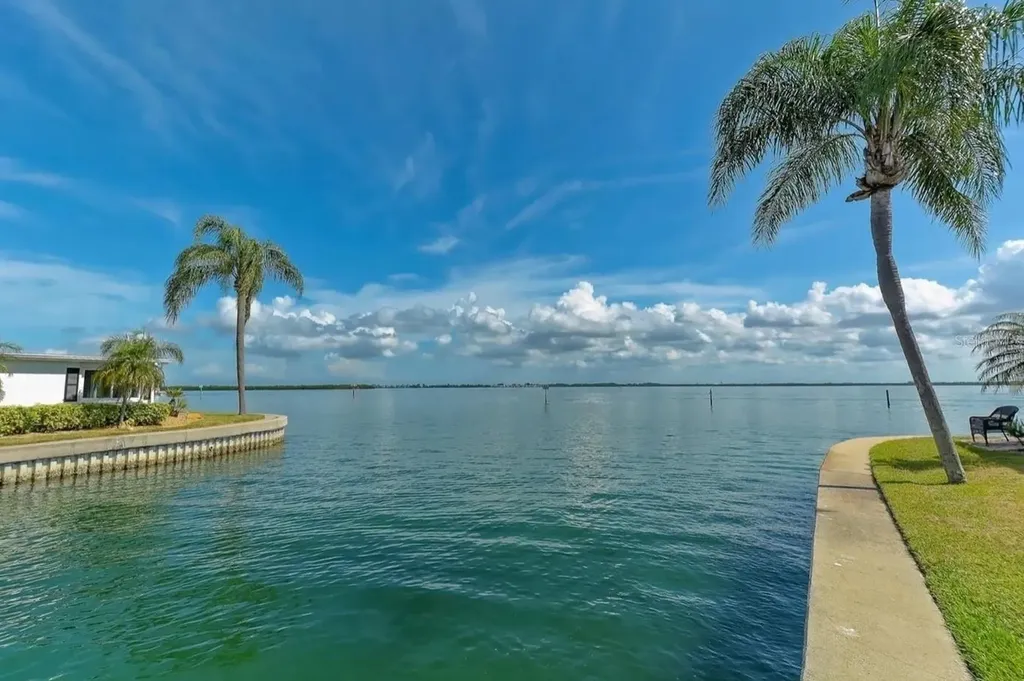 669 Spanish Drive N Longboat Key FL 34228