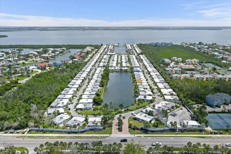 669 Spanish Drive N Longboat Key FL 34228