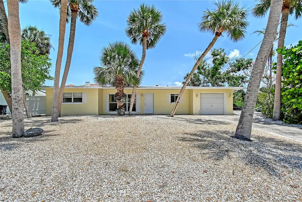 385 Avenida Madera Sarasota FL 34242