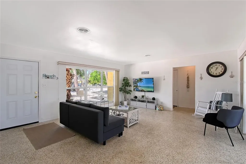 385 Avenida Madera Sarasota FL 34242
