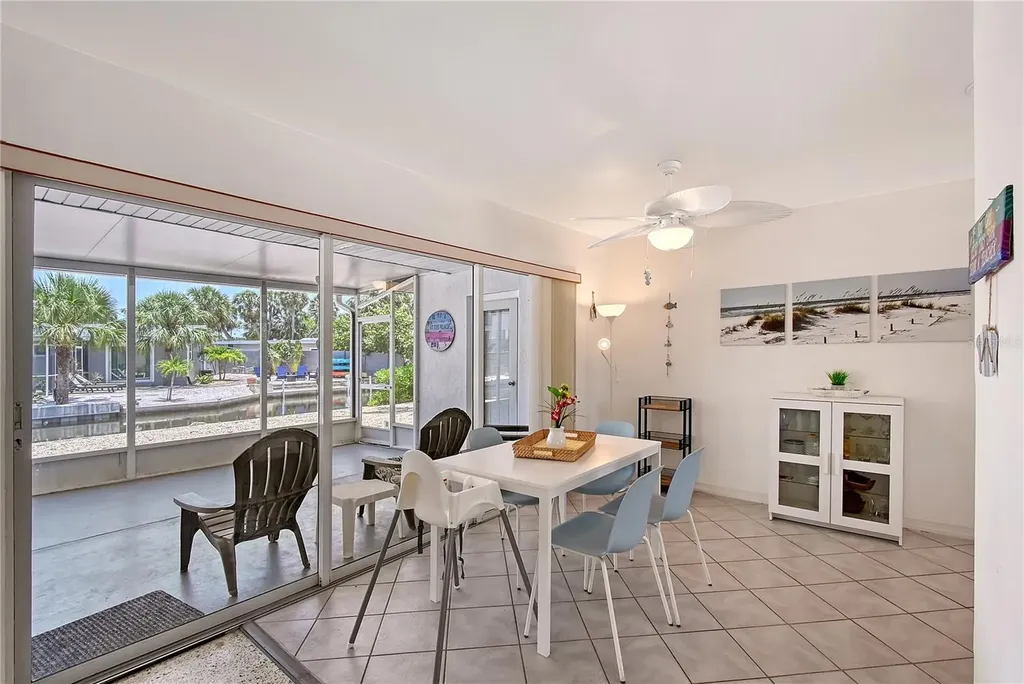 385 Avenida Madera Sarasota FL 34242