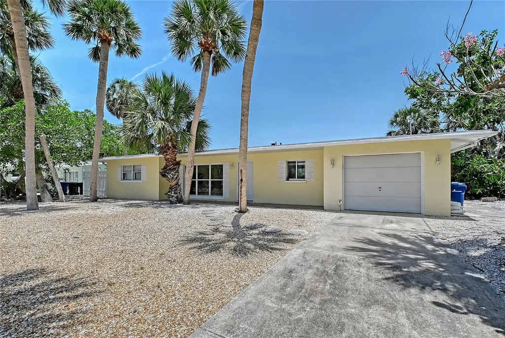 385 Avenida Madera Sarasota FL 34242
