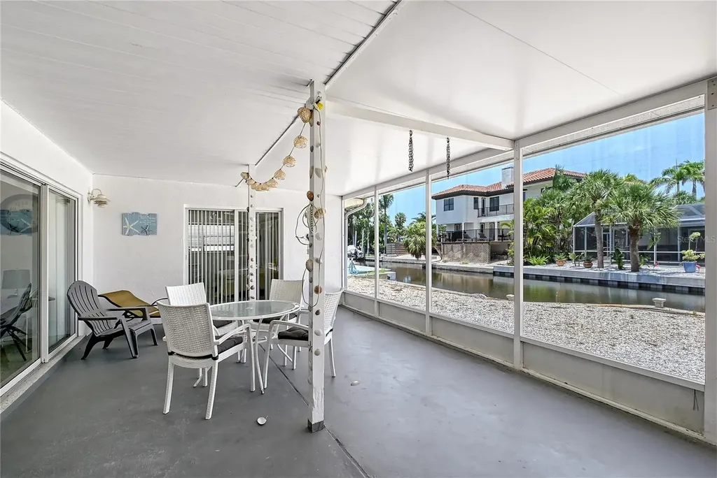 385 Avenida Madera Sarasota FL 34242
