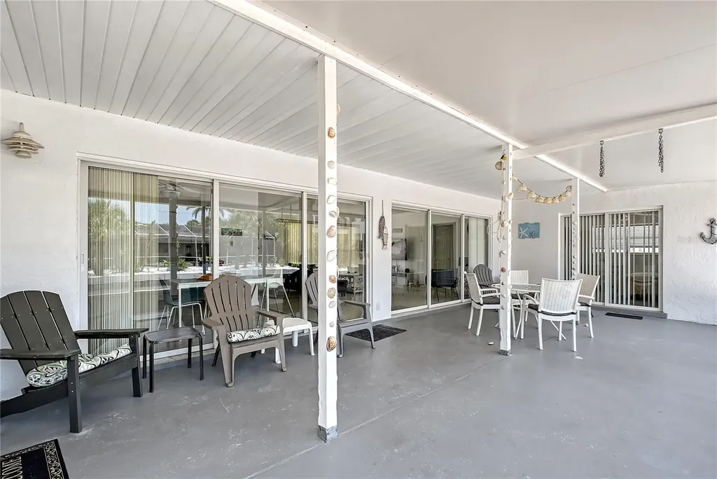 385 Avenida Madera Sarasota FL 34242