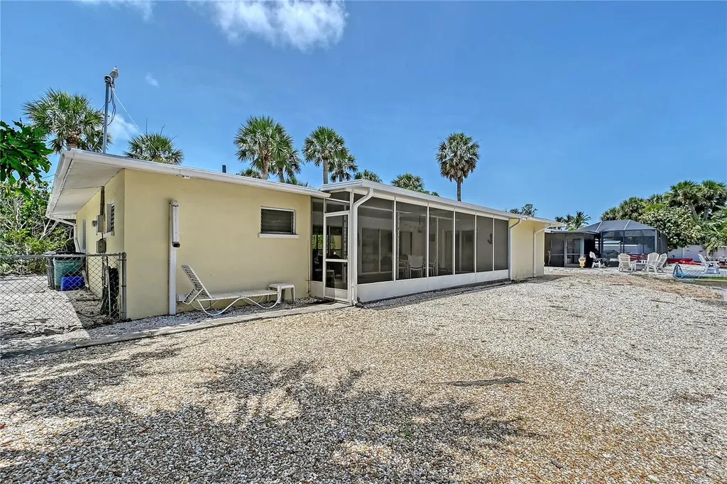 385 Avenida Madera Sarasota FL 34242